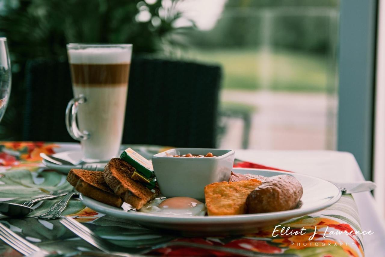 Dudsbury Golf Club - Hotel And Spa เฟิร์นดาวน์ ภายนอก รูปภาพ