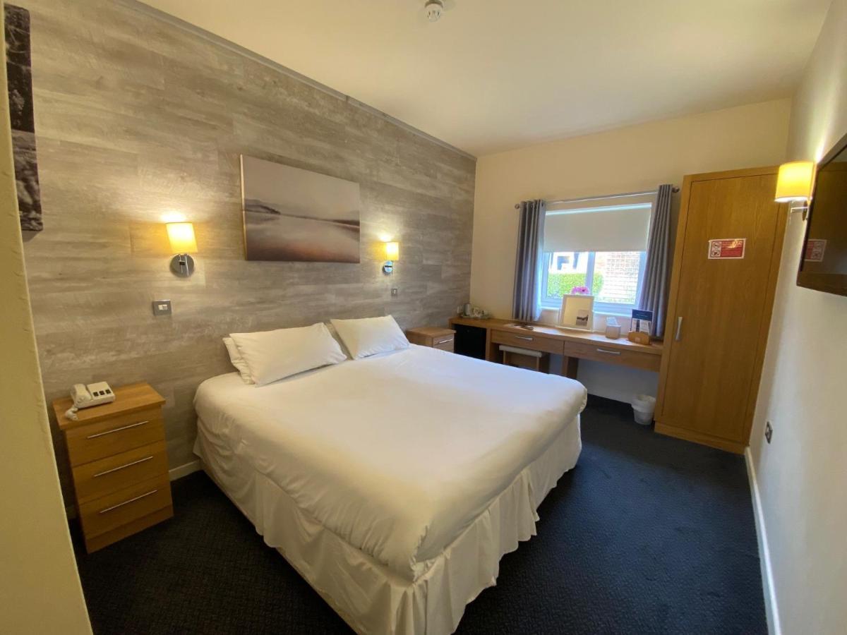 Dudsbury Golf Club - Hotel And Spa เฟิร์นดาวน์ ภายนอก รูปภาพ