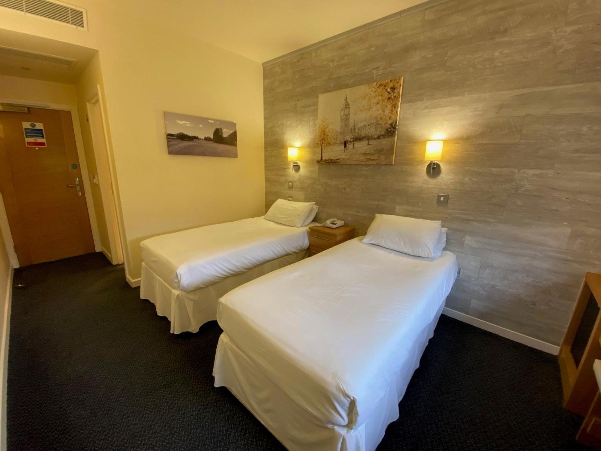 Dudsbury Golf Club - Hotel And Spa เฟิร์นดาวน์ ภายนอก รูปภาพ