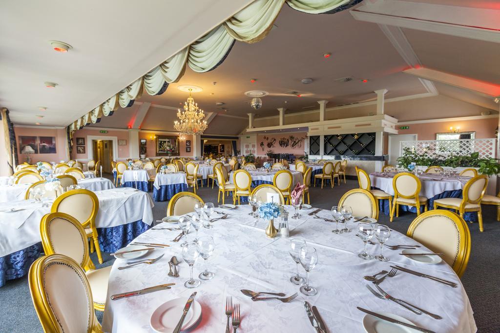 Dudsbury Golf Club - Hotel And Spa เฟิร์นดาวน์ ภายนอก รูปภาพ