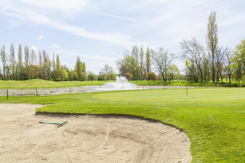 Dudsbury Golf Club - Hotel And Spa เฟิร์นดาวน์ ภายนอก รูปภาพ