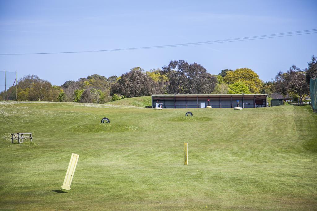 Dudsbury Golf Club - Hotel And Spa เฟิร์นดาวน์ ภายนอก รูปภาพ