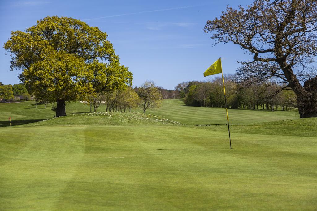Dudsbury Golf Club - Hotel And Spa เฟิร์นดาวน์ ภายนอก รูปภาพ