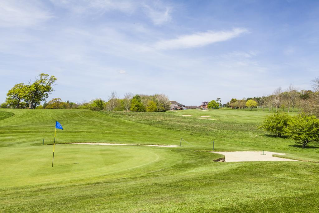 Dudsbury Golf Club - Hotel And Spa เฟิร์นดาวน์ ภายนอก รูปภาพ