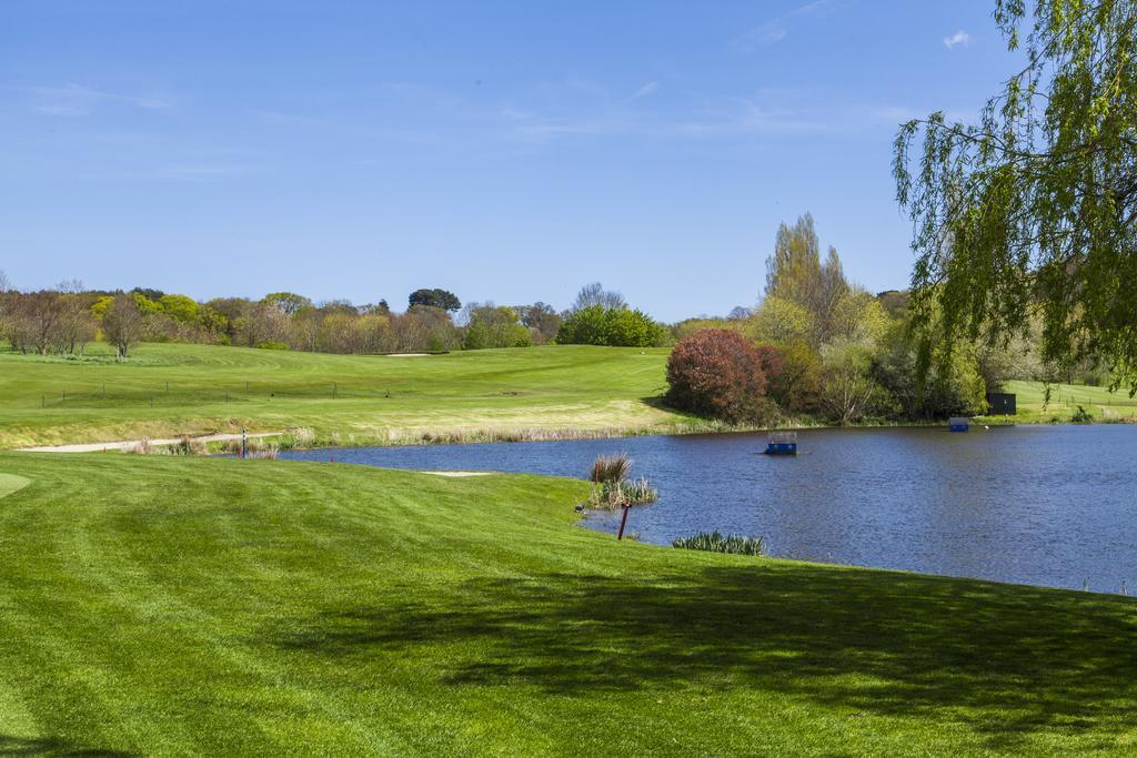 Dudsbury Golf Club - Hotel And Spa เฟิร์นดาวน์ ภายนอก รูปภาพ
